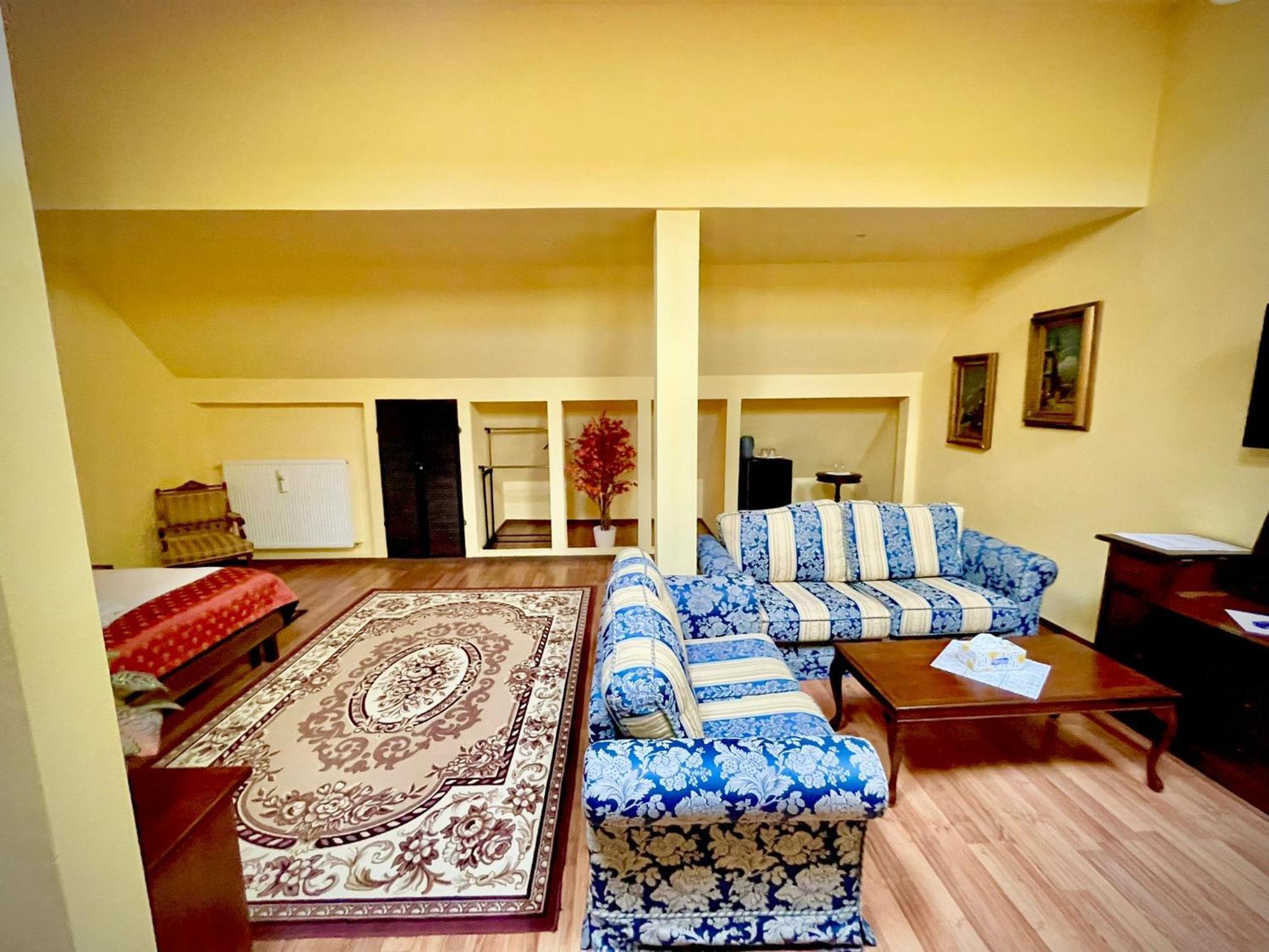 Casa Republicii Hotel Brasov Luaran gambar